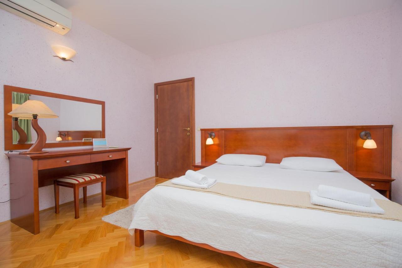 Rooms Plava Laguna Primosten Exterior photo