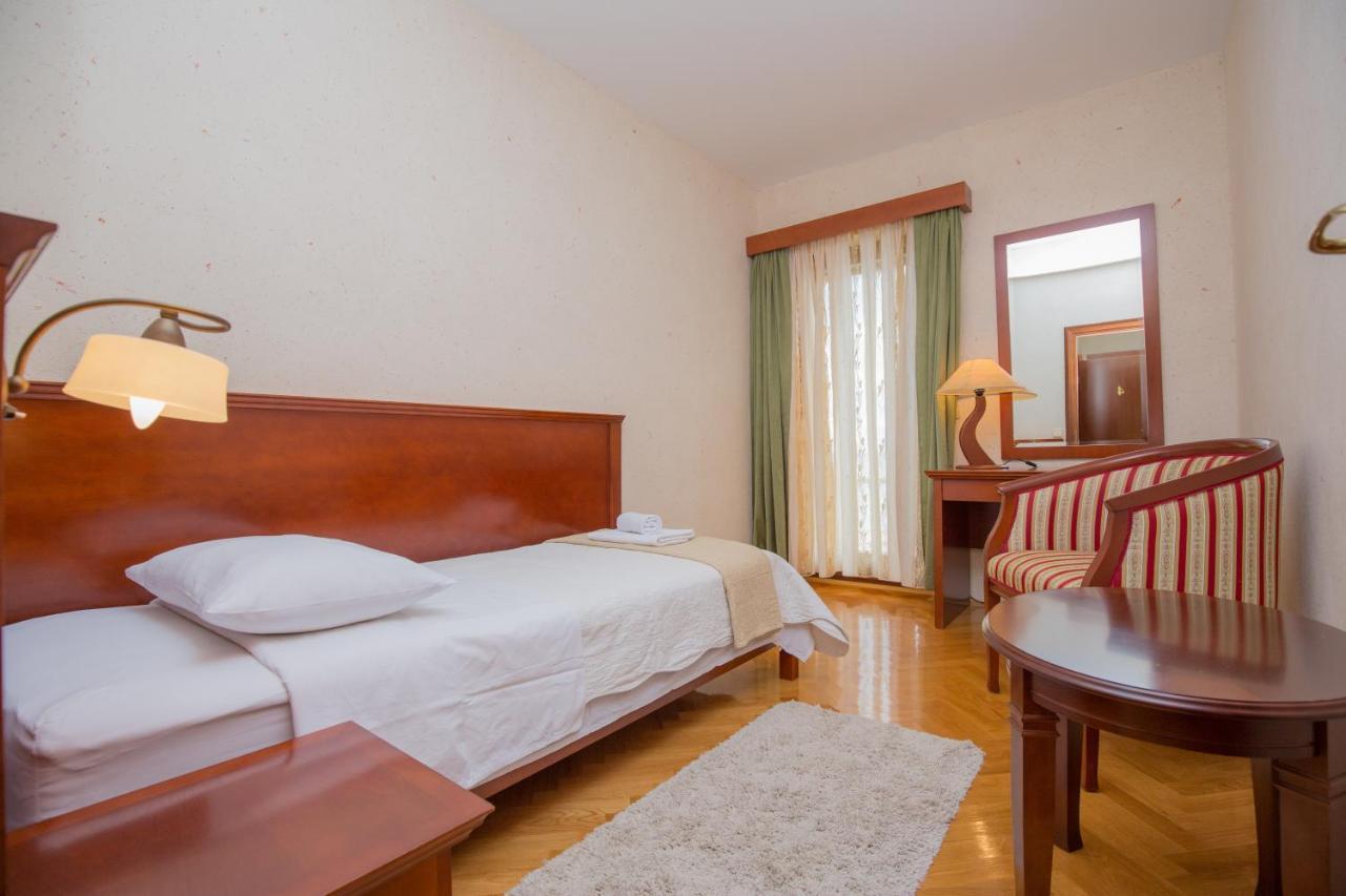 Rooms Plava Laguna Primosten Exterior photo