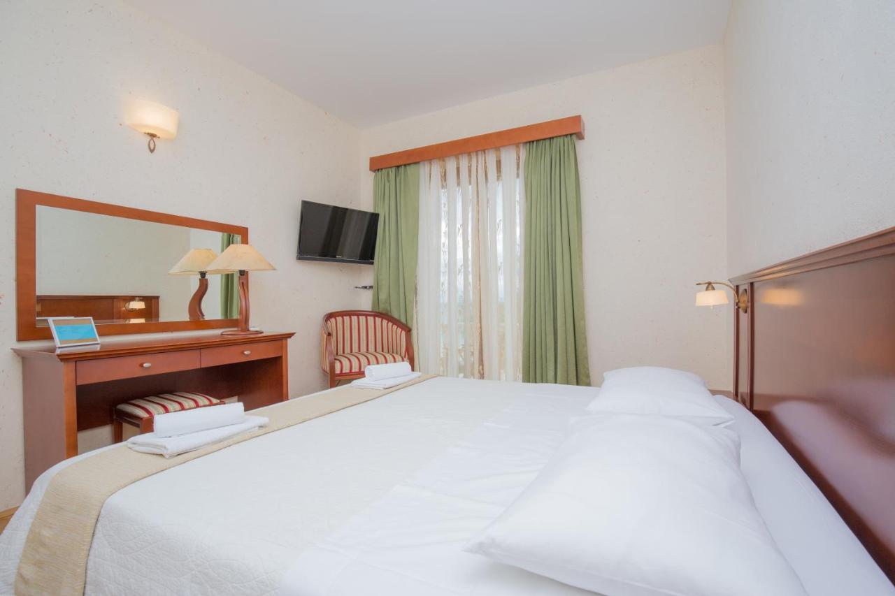 Rooms Plava Laguna Primosten Exterior photo